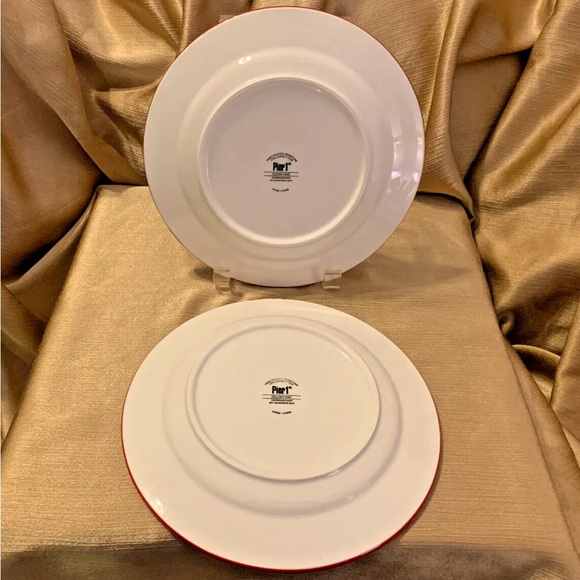 Pier 1 Red Christmas Plates Green ornament design with ribbons and snowflakes - Picture 3 of 3